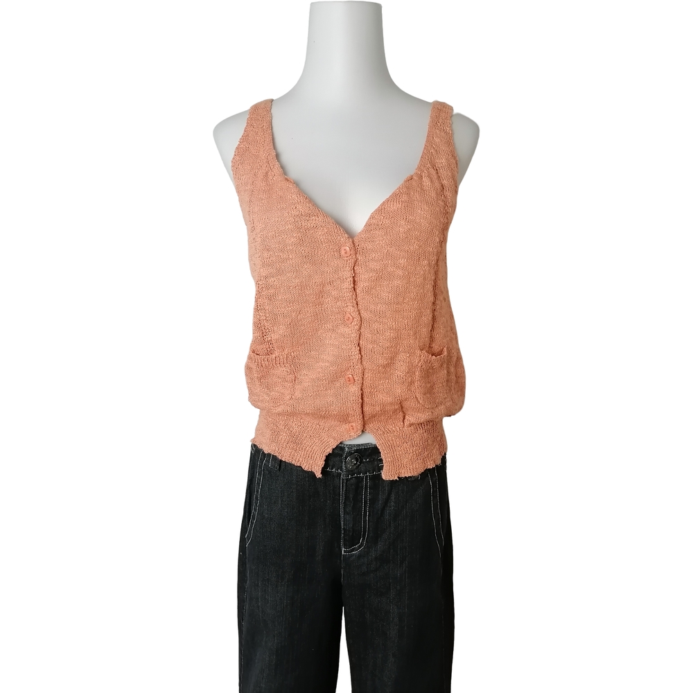 🍑 S/M, Peachy pink knit cardigan vest with pockets, featuring a relaxed